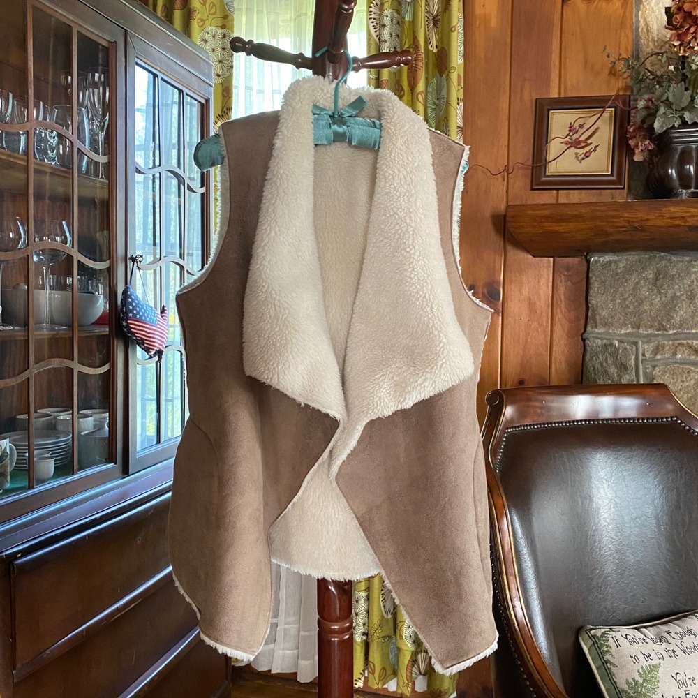 Artisan NY Faux Suede Shearling Vest Womens Medium Tan Waterfall Draped Collar